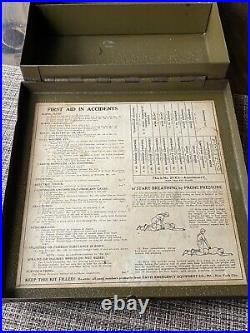 VINTAGE US ARMY FIRST AID KIT METAL BOX MEDIC Davis Equipment 1924
