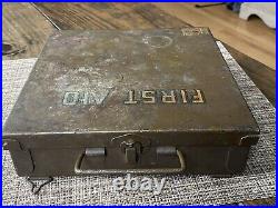 VINTAGE US ARMY FIRST AID KIT METAL BOX MEDIC Davis Equipment 1924 Militaria