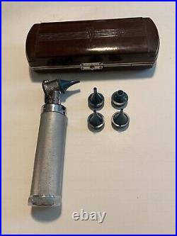 VINTAGE WELCH ALLYN DOCTORS OTOSCOPE WITH BAKELITE CASE Works