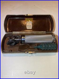 VINTAGE WELCH ALLYN DOCTORS OTOSCOPE WITH BAKELITE CASE Works