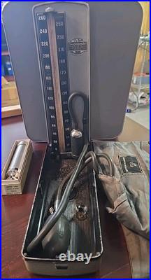 Vintage Baumanomete Blood Pressure Kompak Model Standard Gauge Medical Equipment