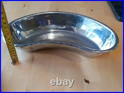 Vintage Medical Tray, kidney-shaped. In stainless steel