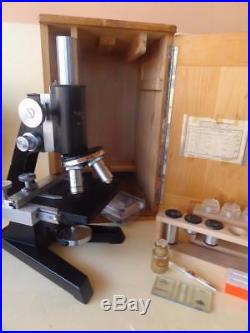 Vintage REICHERT WIEN MEDICAL RESEARCH MONOCULAR MICROSCOPE in ORIGINAL WOOD BOX