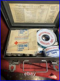 Vtg Davis Emergency Equipment Company First Aid Medical Kit Metal Box 8x5x2.5